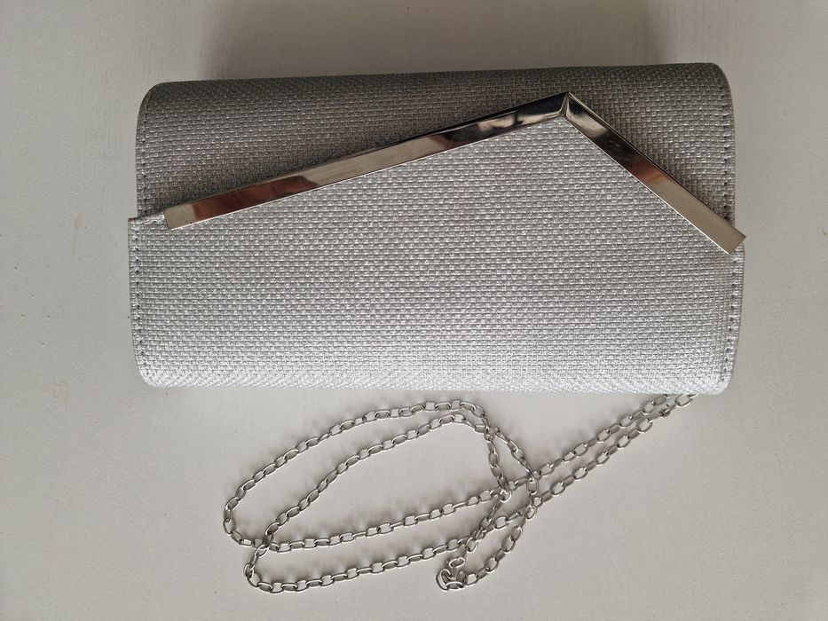 Torebka kopertówka na łańcuszku