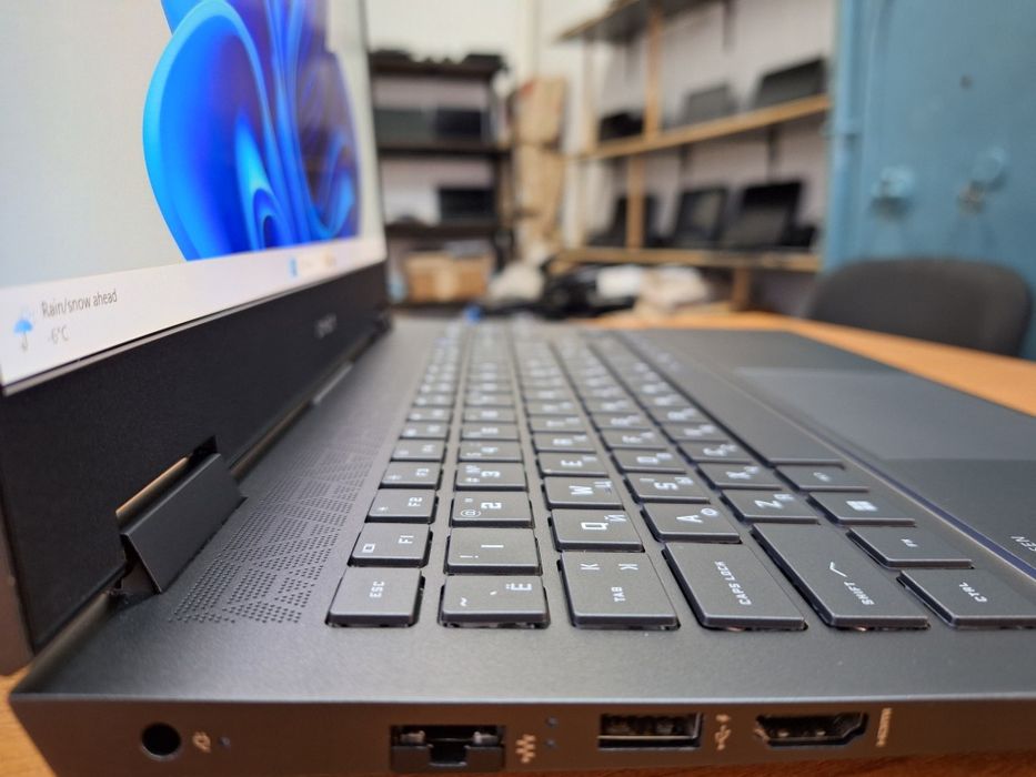 HP OMEN 15-ek1097nr OctalCore Intel Core i7-10870H RTX 3060 6Gb 16/512