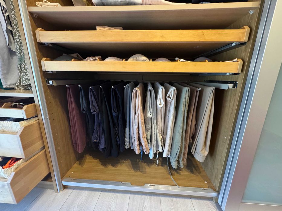 Vendo roupeiro com portas de correr IKEA PAX, em efeito carvalho, com 2,5m de largura.
