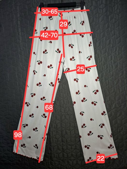 Biały komplet - piżama w wiśnie, prążkowany, crop top + spodnie