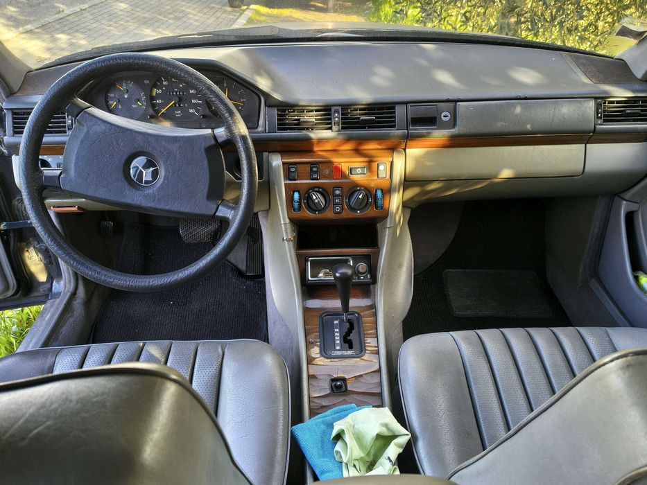 Mercedes 200D W124 para recuperar ou peças (motor, cx. automática)