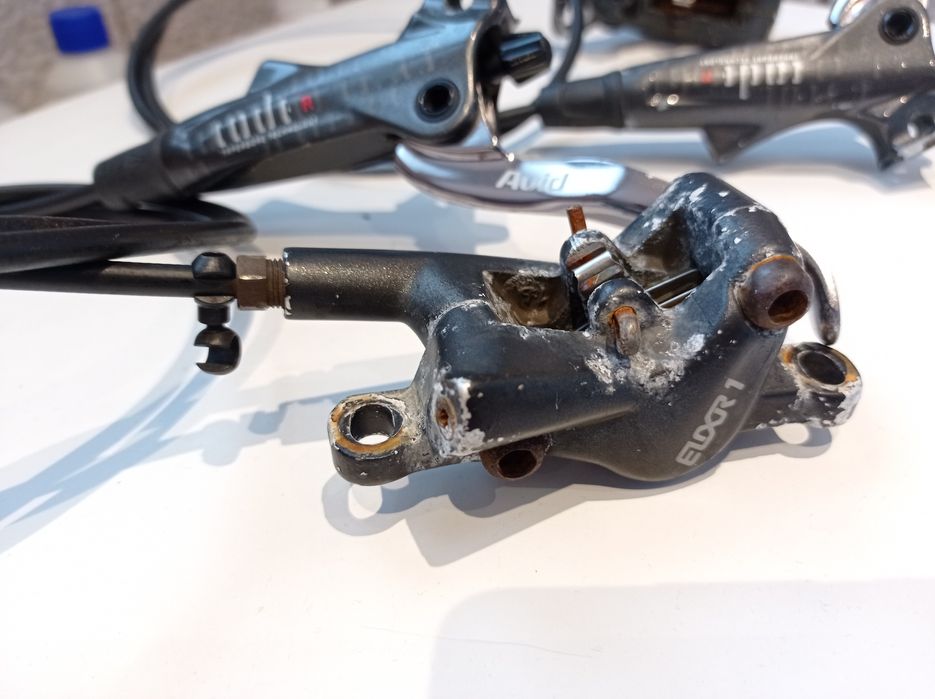 Hamulce avid code R uszkodzone