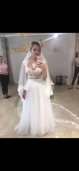 Весільна сукня з шикарним корсетом