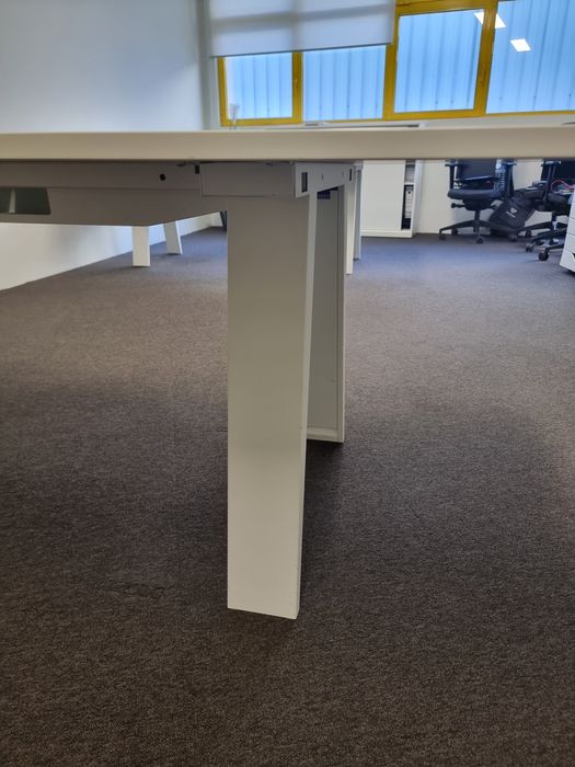 Mesa de reuniões retangular