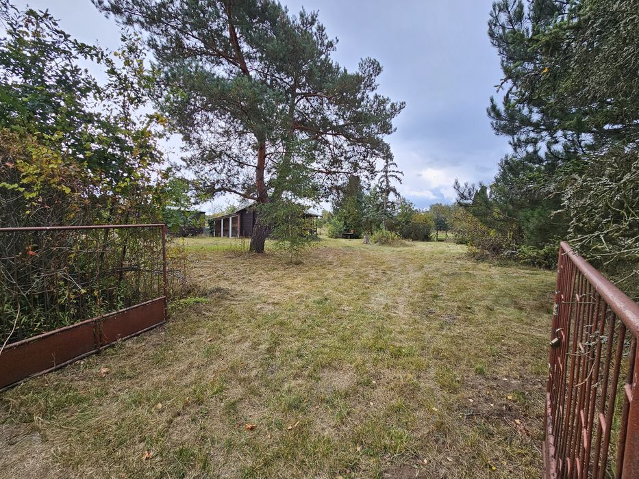 Sprzedam działkę rekreacyjno-budowlaną 1000 m2 plus zabudowania