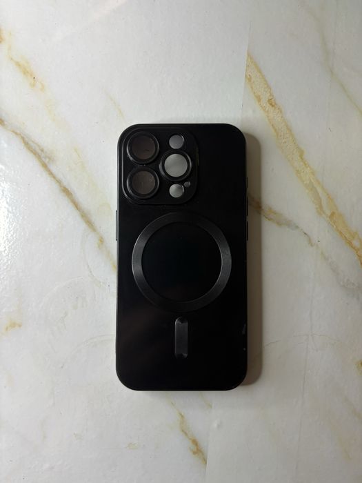 Продам 2 чехла на Iphone 15Pro