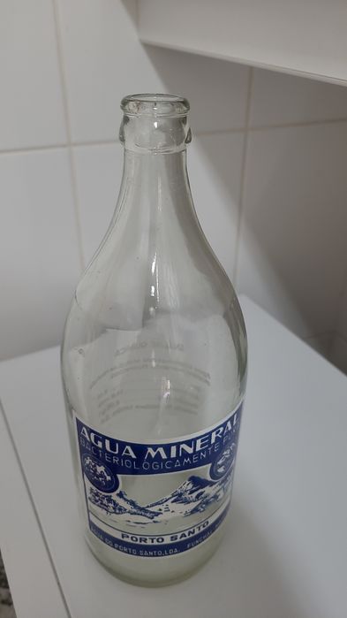 Antiga garrafa pirogravada de Água Mineral do Porto Santo (1L)