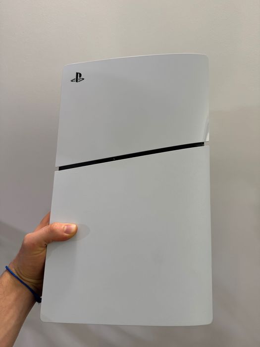 PS5 Slim Digital (1TB) + 2 Comandos - Como Nova