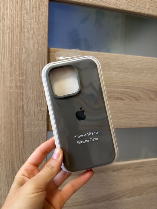 Etui silikonowe iPhone 16 Pro – grafitowe