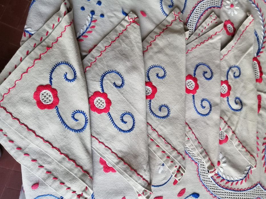 Conjunto Toalha e guardanapos regionais em linho português
