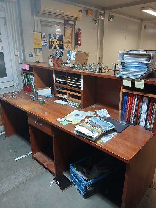 Meble biurowe półki  biurka szafki regały