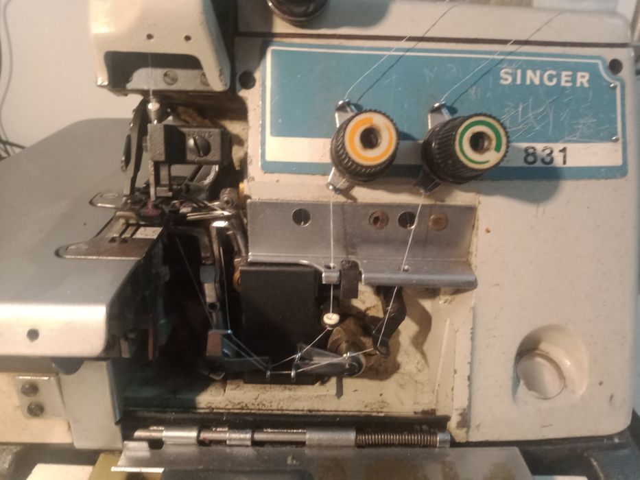Corte e coser Singer 831