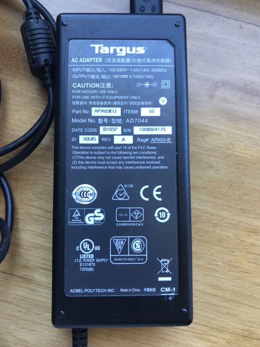 Carregador HP /outro universal marca targus com ficha toshiba