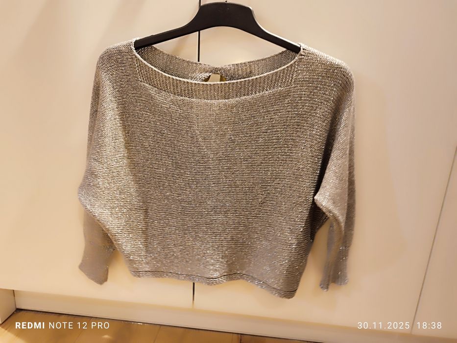 Sweter ze srebrną nitką M
