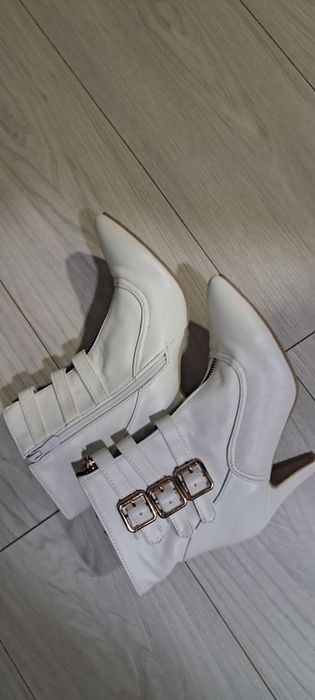 Черевички білі нові