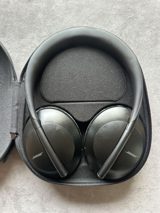 Bose Noise Cancelling Headphones 700 | Preto + estojo