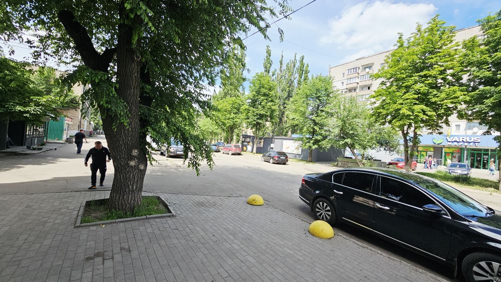 Оренда зупиночного комплексу на Дружбі, навпроти Варусу