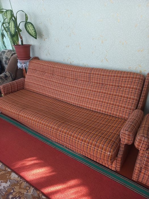 Продам диван с креслом