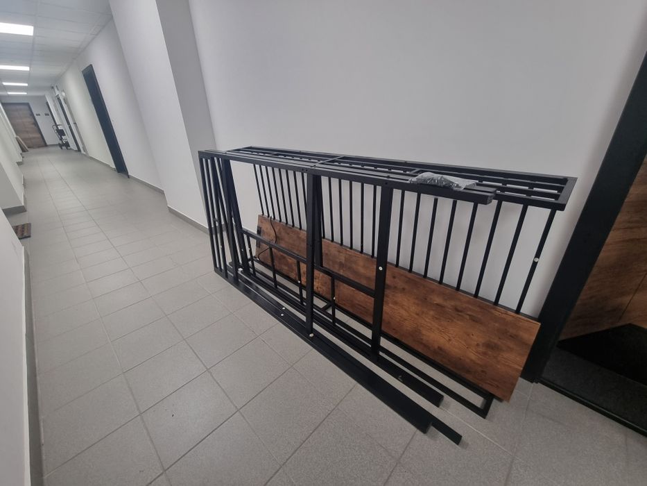 Łóżka piętrowe metalowe z biurkiem