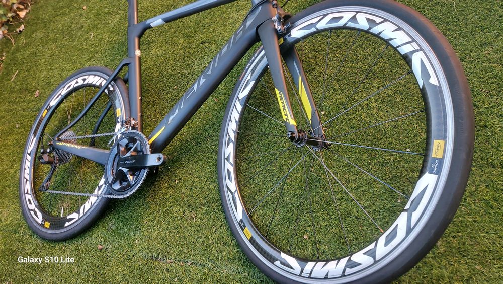 Rodas de carbono para pneu e câmara de ar.