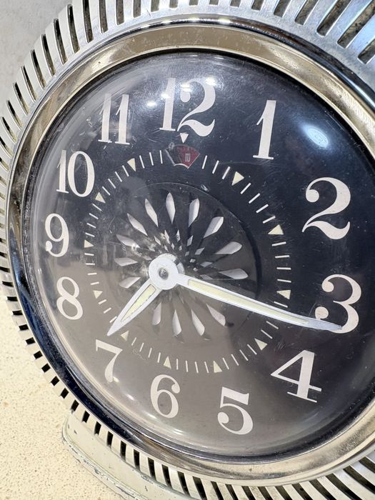 Relógio despertador com efeito caleidoscópico dos anos 60
