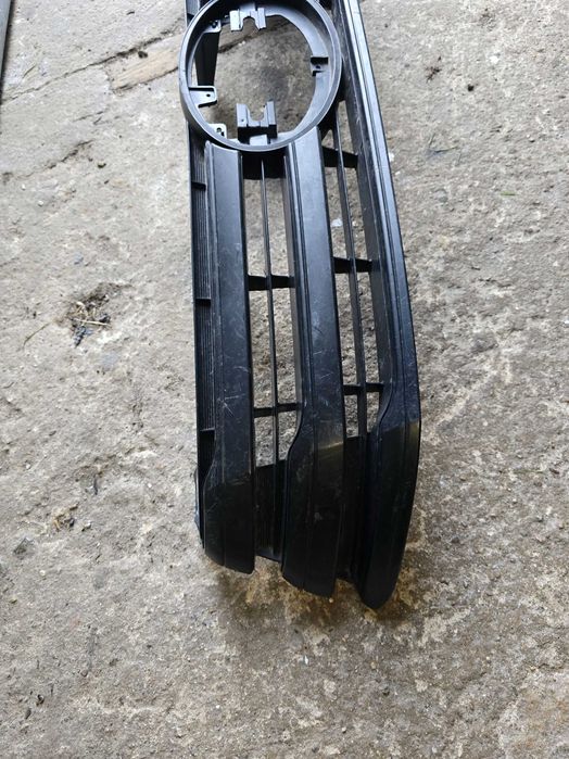 grill Toyota Hilux VIII 8 2015-