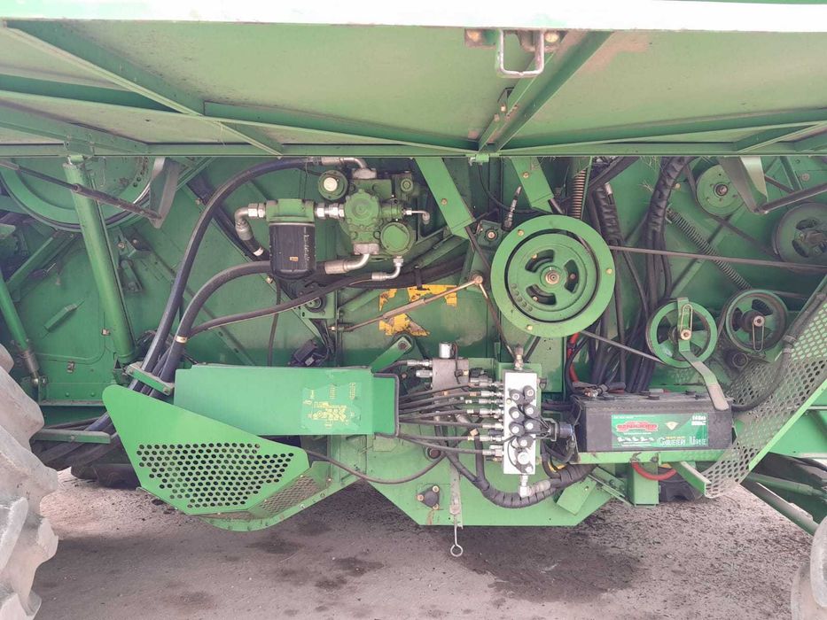 John Deere 1570 Kombajn Zbożowy New Holland Class