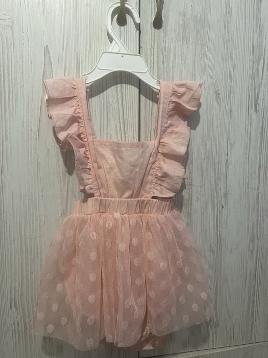 Святкові сукні для дівчаток( в ідеальному стані)