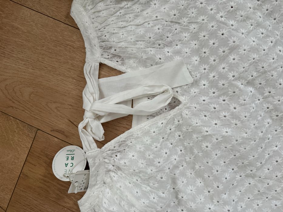 Натуральна блузка з англійським шиттям