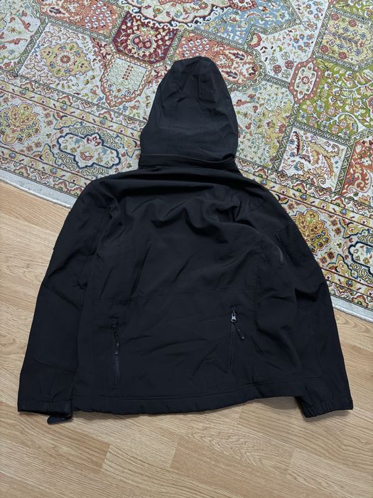 Тактична куртка на флісі софтшел з капюшоном під шеврони військова