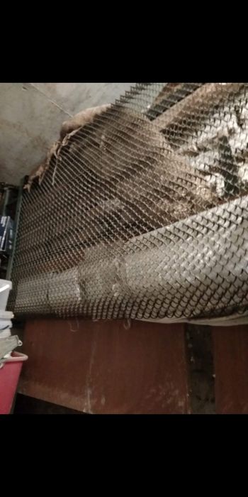 Одне ліжко в комплекті а решта 20 шт. Сетка в уголку