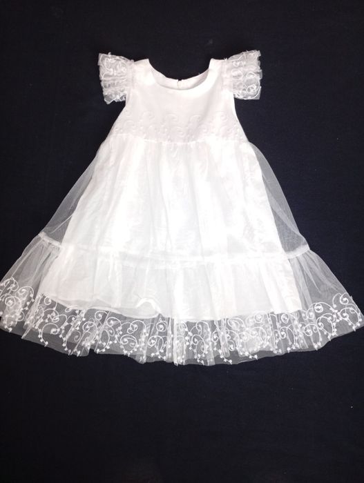 Святкова сукня на дівчинку 5-6років