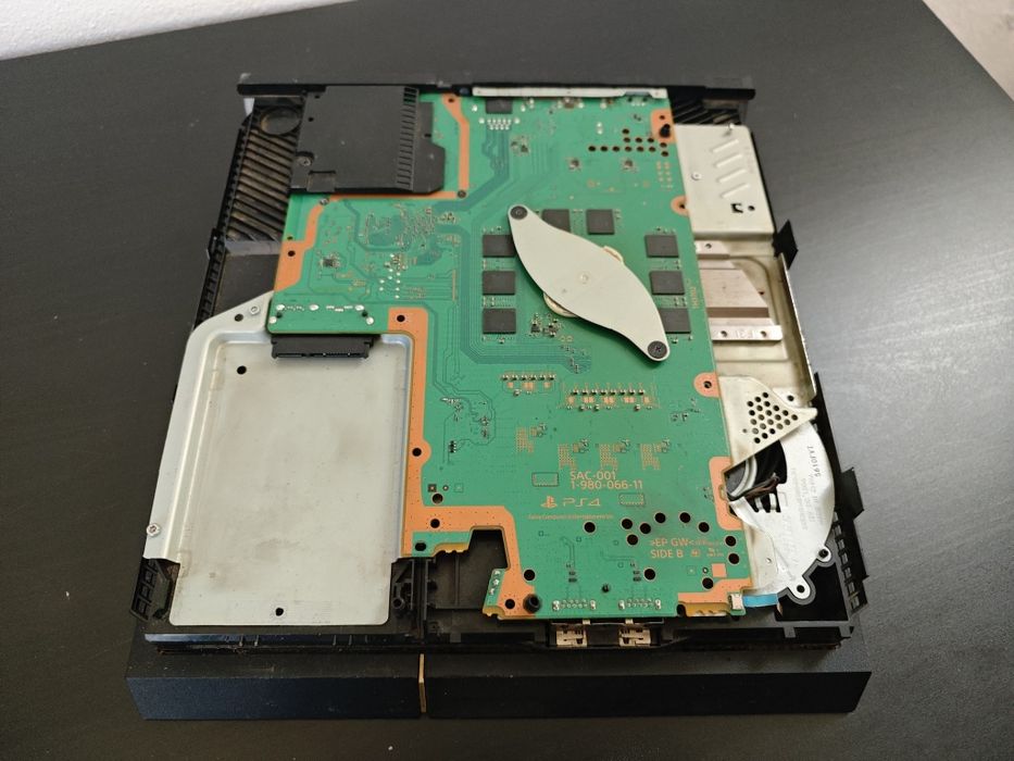 Playstation 4 Slim MGSV - Phantom Pain (Para Peças)