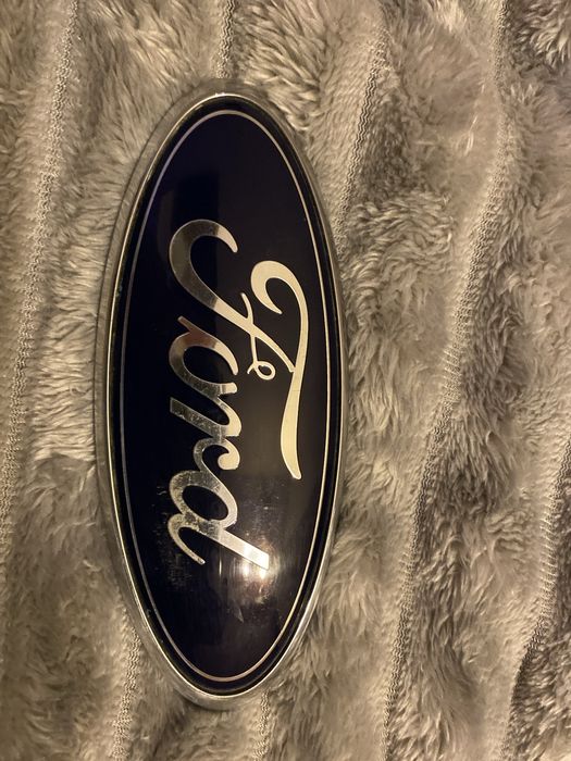 Znaczek ford  lekko używany