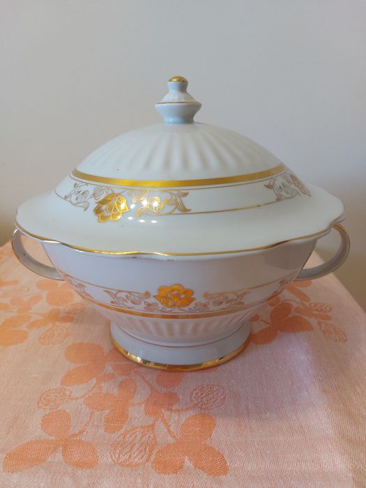 Супница фарфоровая