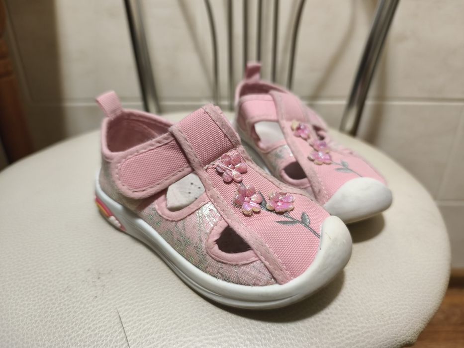 Продам дитячі тапочки в садочок від Том.м 24