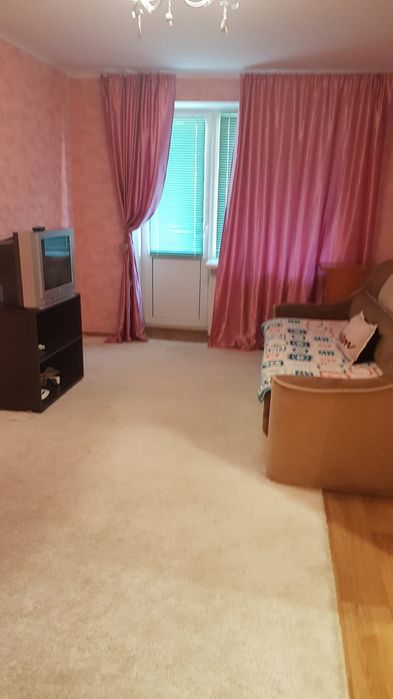 Сдам посуточно 2комн в центре.