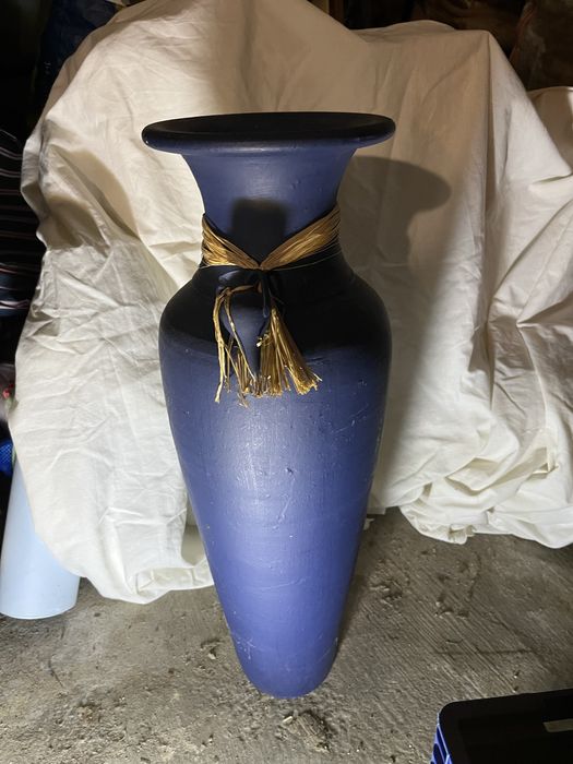 Jarrao azul com fita em rafia