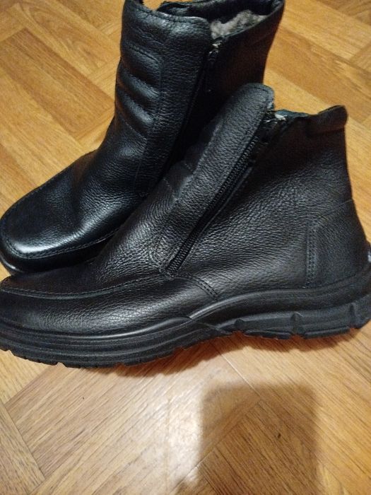 Продам мужскую зимнюю обувь черн.цвета б/у в отл. состояни,44размери