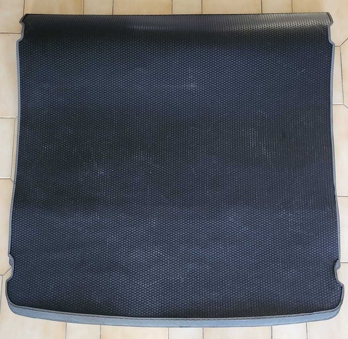 Audi A4 Avant. Tapete original porta bagagens