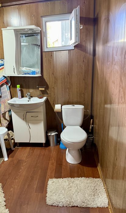 Продам курень на базе стоянке лодок и катеров в с. Маяки Одесская обл.Река Днестр.
