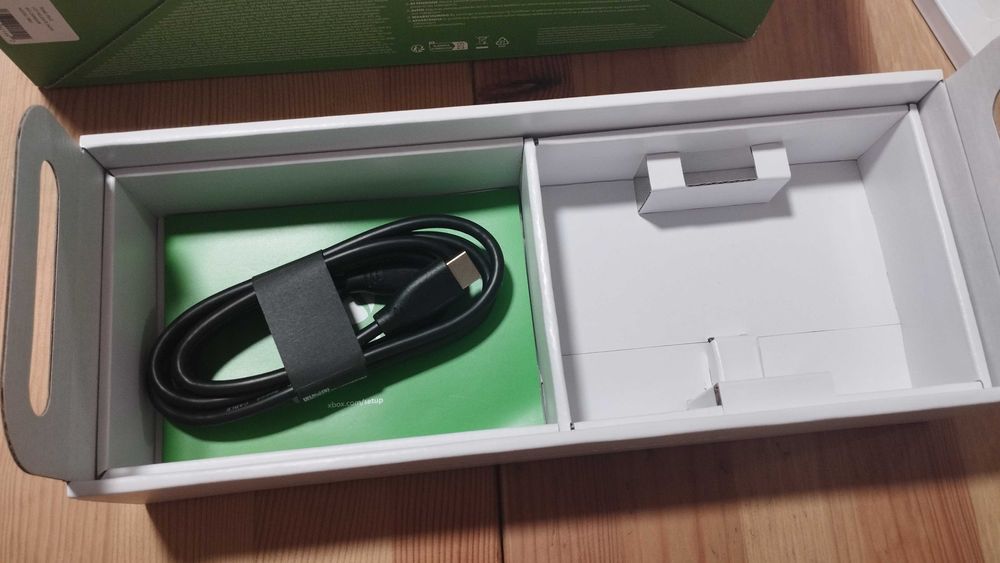 XBOX SERIES S - Caixa Completa + Manuais + Cabo HDMI64750797560450124