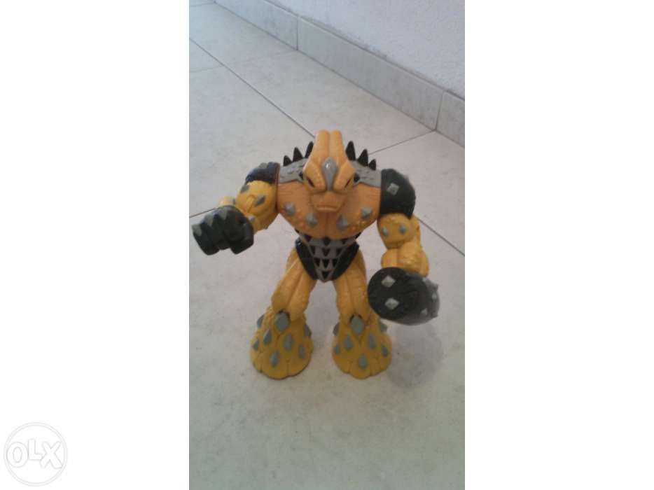 Bonecos dos gormiti que imitem sons