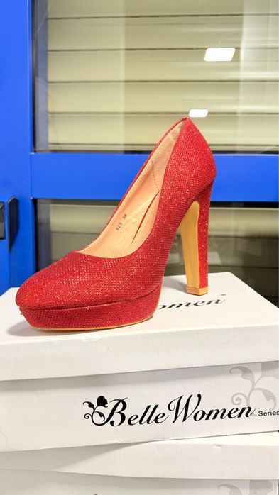 Sapatos NOVOS de Mulher