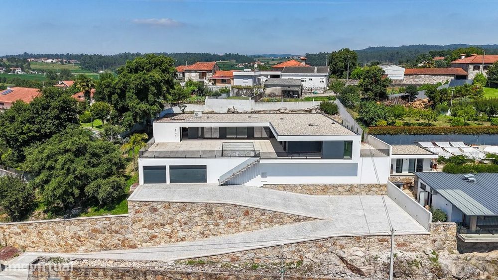 MORADIA de luxo T3+1 COM PISCINA - Famalicão