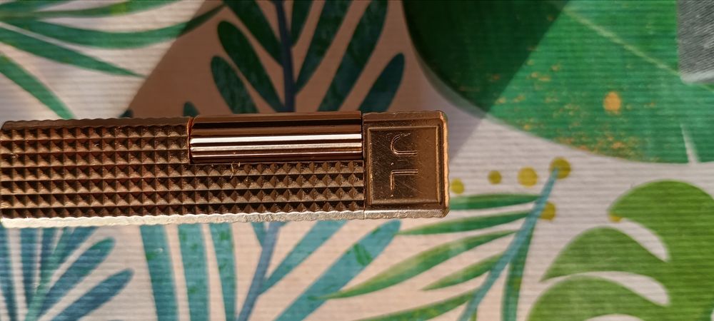 Isqueiro Dupont, folheado a ouro 20 Kilates.