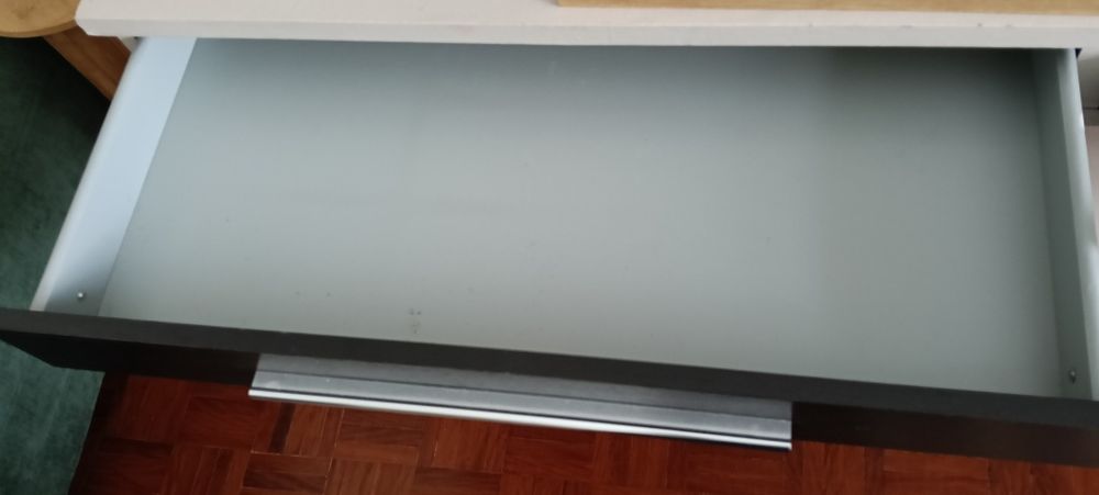 Aparador IKEA com 2 gavetas