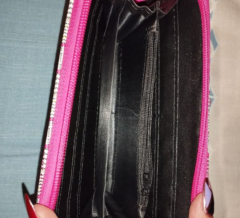 Portfel w kratkę duży z ozdobnym motylkiem różowy hit must have