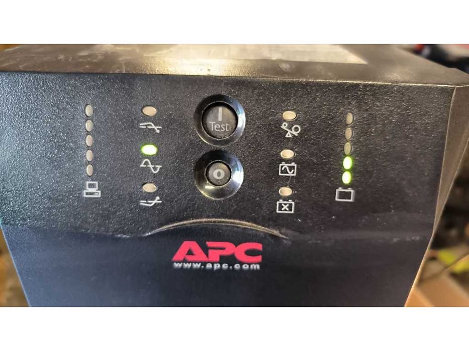 Бесперебійник ДБЖ APC Smart-UPS 2200 SUA2200I