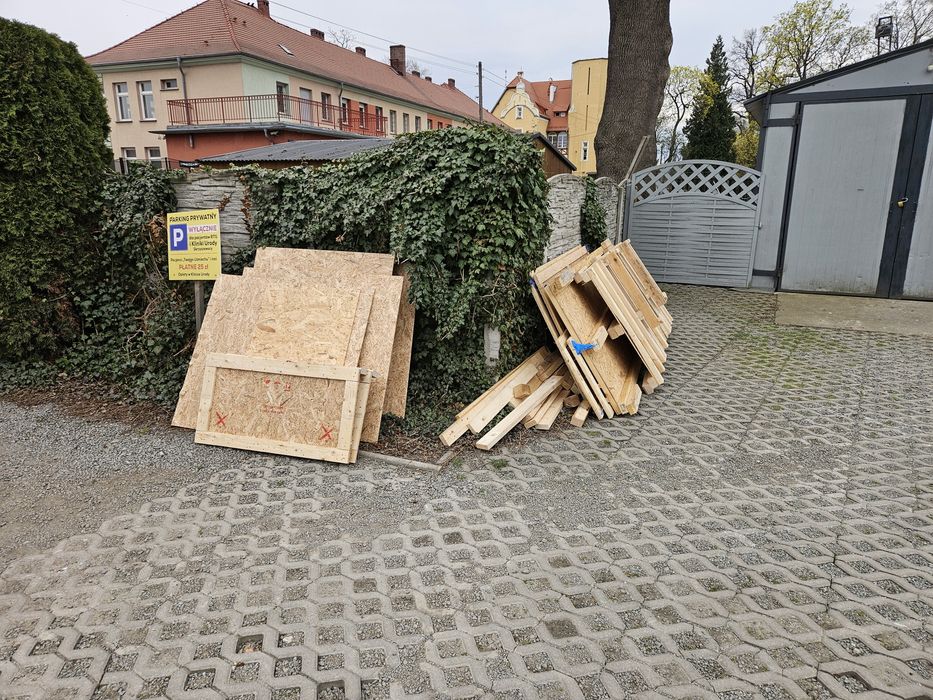 DARMO oddam rozbite palety, drzewo